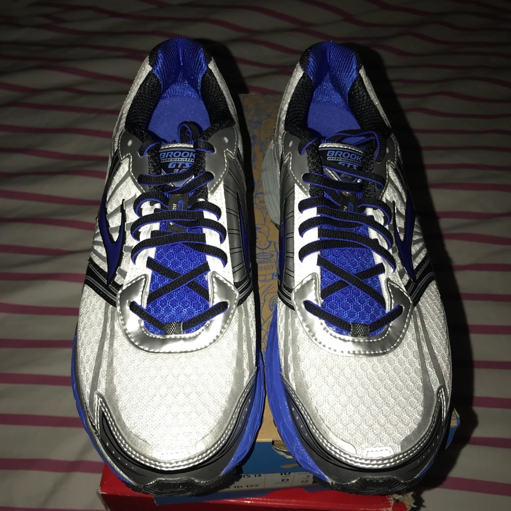 Men’s wide width size 10 brooks